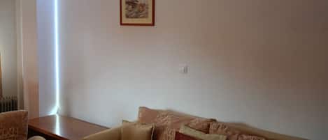 Apartment, 1 Bedroom, Accessible, Balcony | Living room