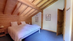 4 bedrooms, iron/ironing board, free WiFi
