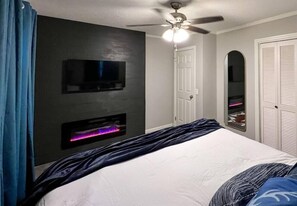 2 bedrooms, iron/ironing board, travel cot, WiFi