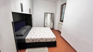 2 bedrooms, iron/ironing board, travel crib, free WiFi