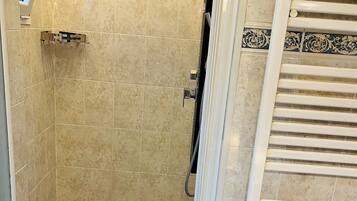 Shower, hair dryer, bidet, towels