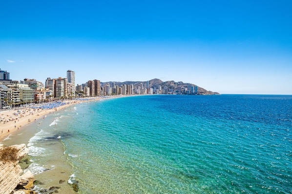 Una spiaggia nelle vicinanze