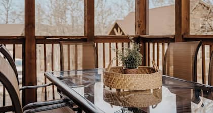 Cozy Pines Cabin - Quiet Relaxation!