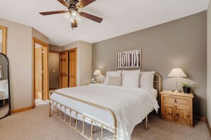 1 bedroom, individually decorated, individually furnished, free WiFi - Cozy Pines Cabin - Quiet Relaxation! (Reeds Spring)