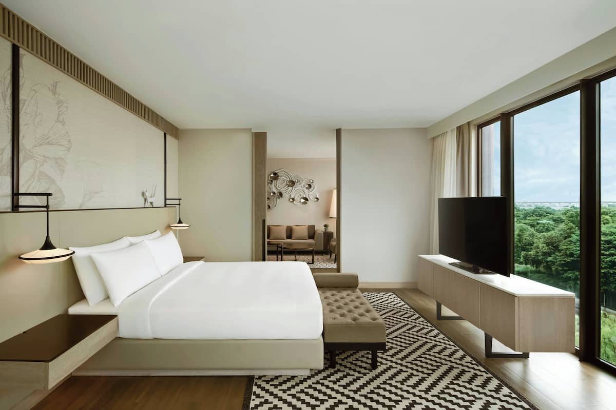 Signature Suite, 1 Bedroom, Non Smoking, Corner | 1 bedroom, blackout drapes, soundproofing, free cribs/infant beds