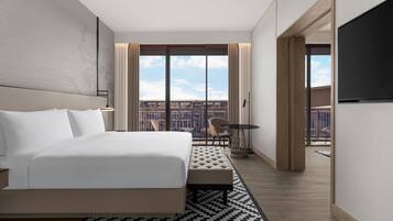 Suite, 1 Bedroom | 1 bedroom, desk, blackout curtains, soundproofing