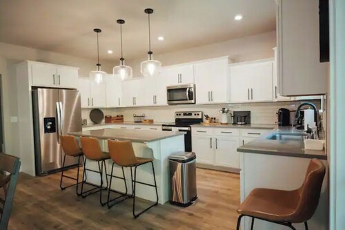 SoHappy Haven - 6 bdrm, Game Room, Year Round Pools, Hot Tub, Marina & Clubhouse