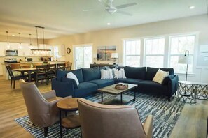 Smart-TV, peis, videospill og fotballspill