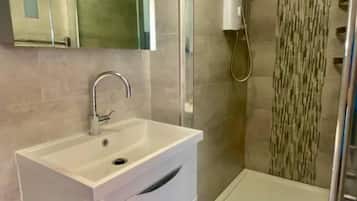 Rumah, Beberapa Tempat Tidur | Kamar mandi | Shower dan handuk