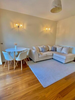 House, Multiple Beds | Living area - Impeccable 3-bed House in Thames Ditton (Thames Ditton)
