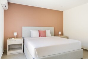 1 bedroom, in-room safe, iron/ironing board, free WiFi
