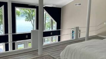 3 habitaciones, tabla de planchar con plancha y cuna de viaje