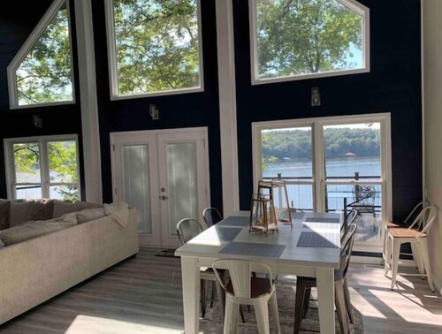 Sleeps 8, Amazing Water views, sunsets, boat dock with swim pad and kayaks,