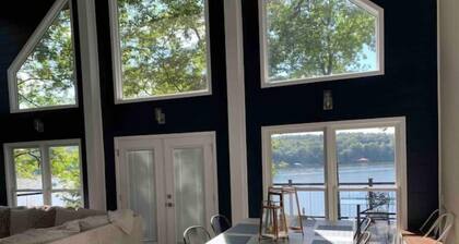 Sleeps 8, Amazing Water views, sunsets, boat dock with swim pad and kayaks,