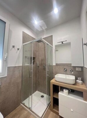 Hair dryer, soap, shampoo, toilet paper - PERLA RARA (Giardini Naxos)