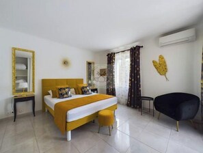 4 Schlafzimmer, Schreibtisch, Bügeleisen/Bügelbrett, Reisekinderbett