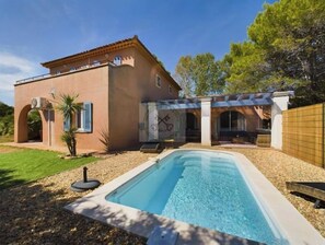 Pool - Villa Sécurisée au Calme 4 Chambres Avec Piscine (Fréjus)