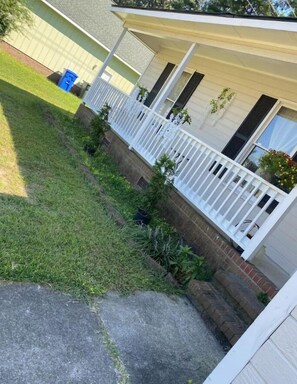 Property grounds - Akia Abode House (Newburgh)