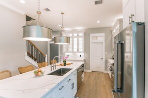 Fridge, microwave, oven, stovetop - Gorgeous new-build featured in Houston's Most Beautiful Homes of 2023 (Galveston)