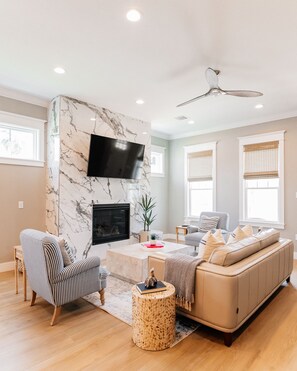 Smart TV, fireplace