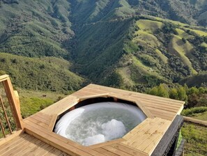 Tina de hidromasaje al aire libre