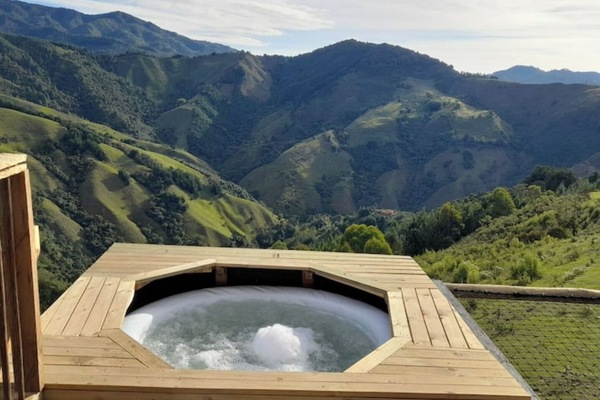 Outdoor spa tub
