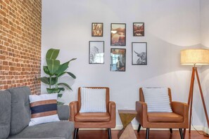 Casa, varias camas, patio, vista al jardín (Spacious Retreat) | Interior