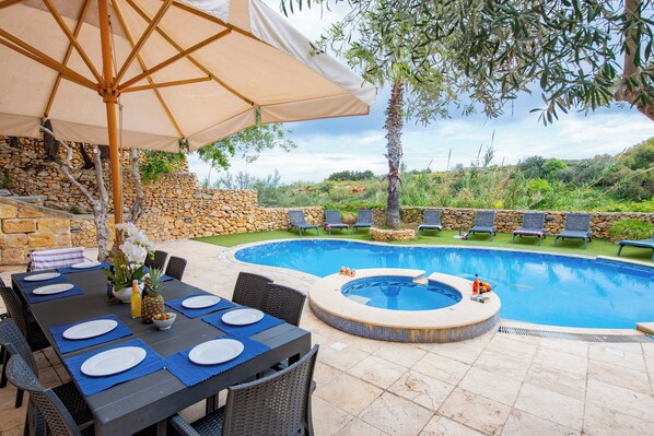 Villa | Pool | Outdoor pool - Villa Soldanis 6 Bedroom Villa With Private Pool (Xaghra)