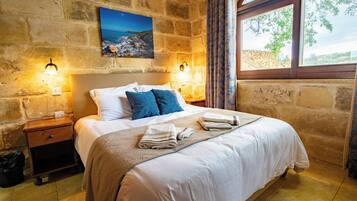 6 bedrooms, free WiFi, bed sheets