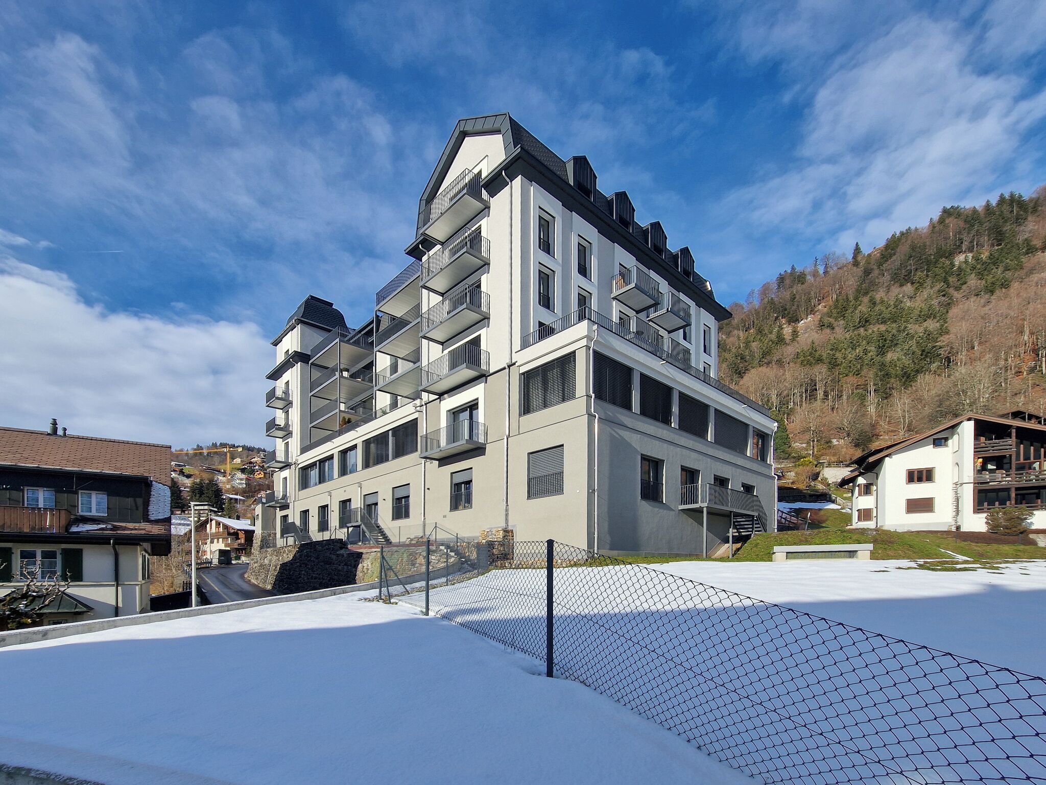 Vista frontal de la propiedad