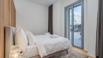 Luksus-lejlighed - 4 soveværelser - terrasse - bjergudsigt | Pengeskab på værelset, mørklægningsgardiner, lydisolering