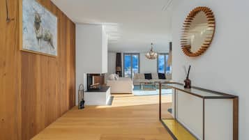 Luxury Apartment, 4 Bedrooms, Mountain View | Living area