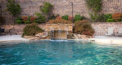 Believe the 275+ 5 star reviews! Main waterfront & boat slip, Ice cream machine.