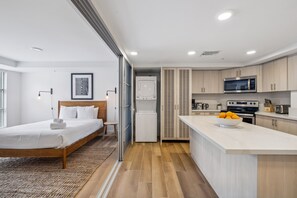 Room - Tucker at Gables Grand Plaza Miami (Coral Gables)