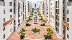 Property grounds - Tucker at Gables Grand Plaza Miami (Coral Gables)