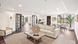 Interior - Tucker at Gables Grand Plaza Miami (Coral Gables)