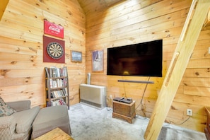 TV, fireplace, books - Warren Vacation Rental ~ 3 Mi to Sugarbush Resort! (Warren)