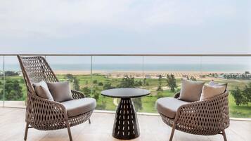 Junior Suite, 1 King Bed | Minibar, in-room safe, laptop workspace, blackout drapes