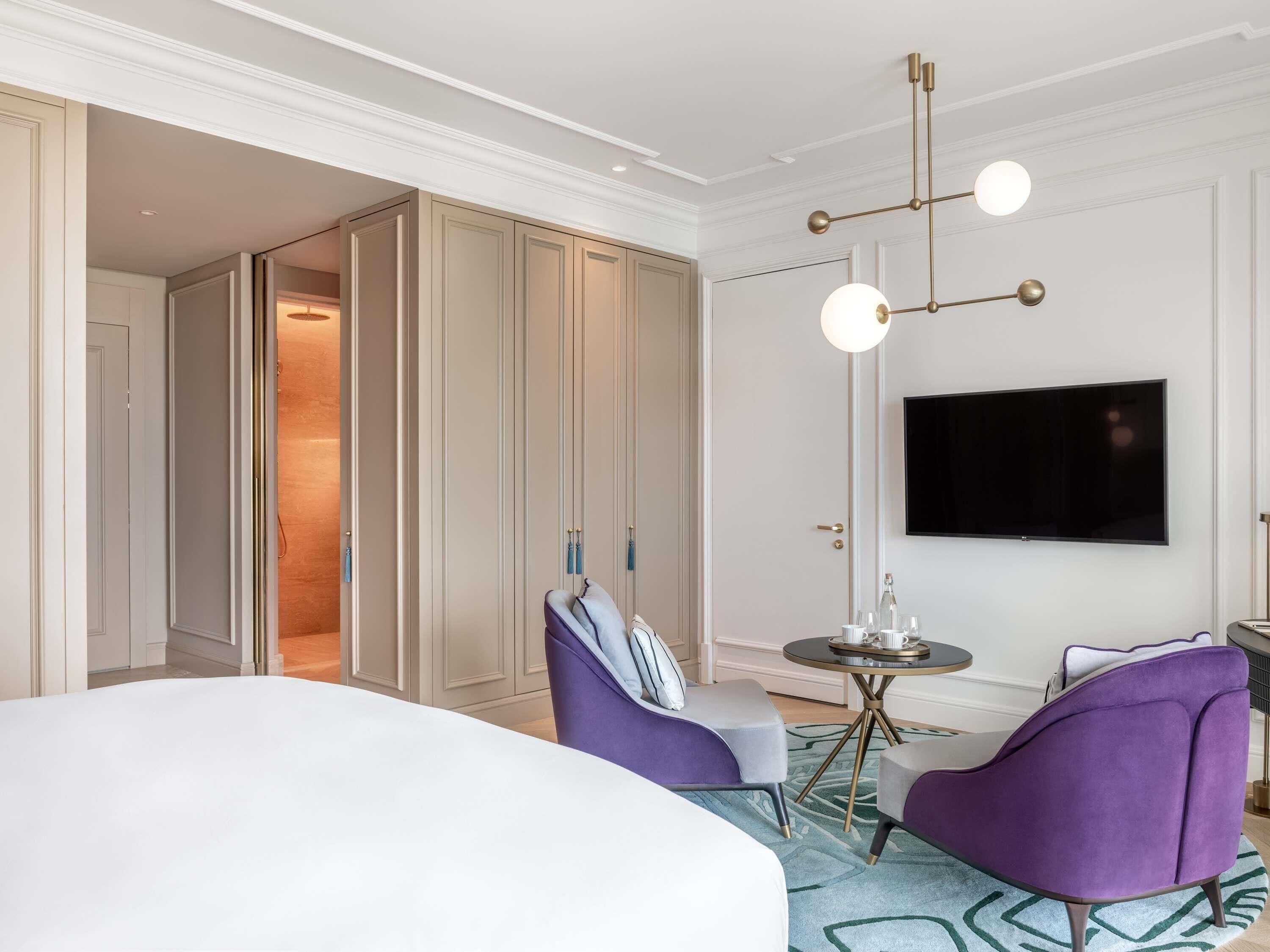 Luxury Room, 1 King Bed | Minibar, in-room safe, laptop workspace, blackout drapes