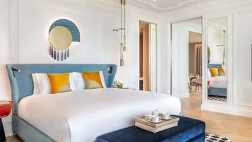 Suite Club, 1 cama de matrimonio grande, vistas al mar | Minibar, caja fuerte, espacio para trabajar con un portátil