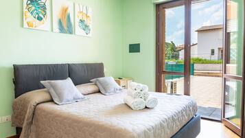 2 camere, una scrivania, insonorizzazione, culla da viaggio