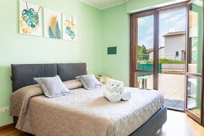 2 slaapkamers, een bureau, reisbedje, gratis wifi