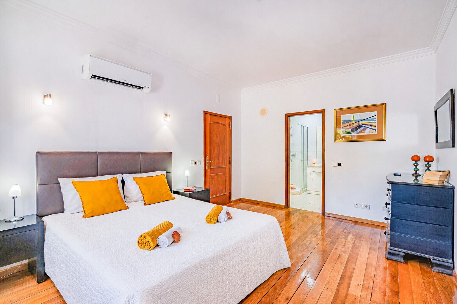 5 bedrooms, in-room safe, iron/ironing board, WiFi (free)