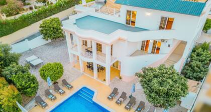 Getaway villa with heatable pool and BBQ