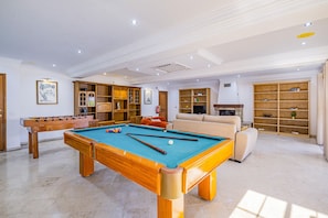 Game room - Getaway villa with heatable pool and BBQ (Albufeira)