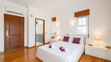5 bedrooms, in-room safe, iron/ironing board, WiFi (free)