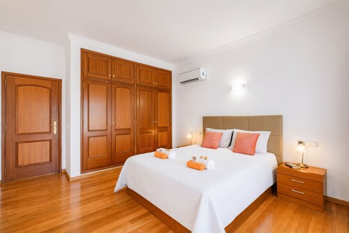 Getaway villa with heatable pool and BBQ