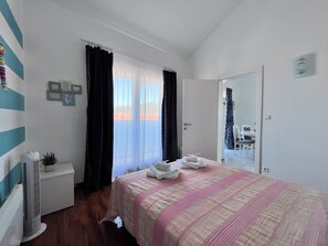 2 bedrooms, desk, iron/ironing board, travel cot