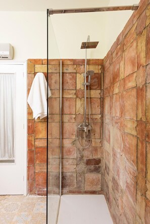Hair dryer, bidet, towels, soap - Nueva Casa Boutique en el Centro de Sevilla (Sevilla)