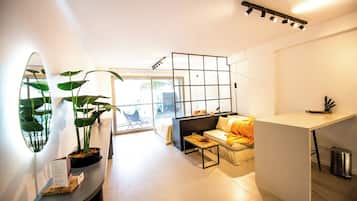 Apartamento, 1 cama Queen | Cozinha privada | Geladeira grande, micro-ondas, fogão, chaleira elétrica